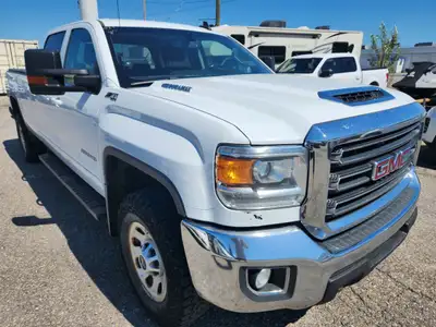 Sierra 3500HD SLE Z71, Duramax Diesel, Allison Transmission, 8 ft box, well maintained, servicing up...