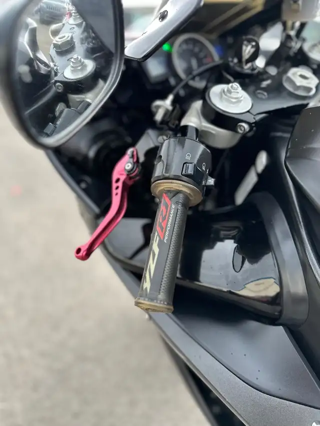 2006 Yamaha YZFR1 in Sport Bikes in Calgary - Image 5