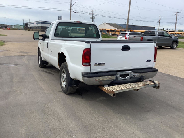 2007 Ford F350 in Cars & Trucks in Edmonton - Image 4