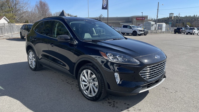 2022 Ford Escape Titanium AWD - Leather/Roof/Nav/Elit Package!!!
