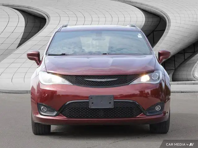2018 Chrysler Pacifica Touring-L Plus | Apple CarPlay | Leather in Cars & Trucks in London - Image 9