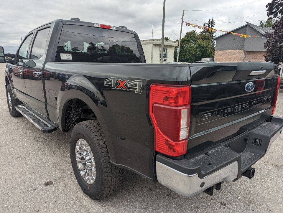  2022 Ford Super Duty F-250 SRW XLT *Chrome, 6.7L Diesel, Nav, Powerscope Mirrors, Tailgate Step*