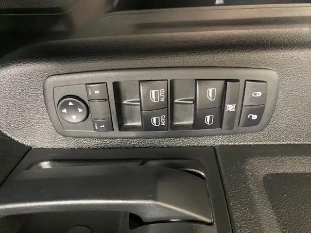 2020 Ram 1500 Classic Classic/ 4x4/ Crew/ Low K/ Lift/ Rubber/ A in Cars & Trucks in Winnipeg - Image 15
