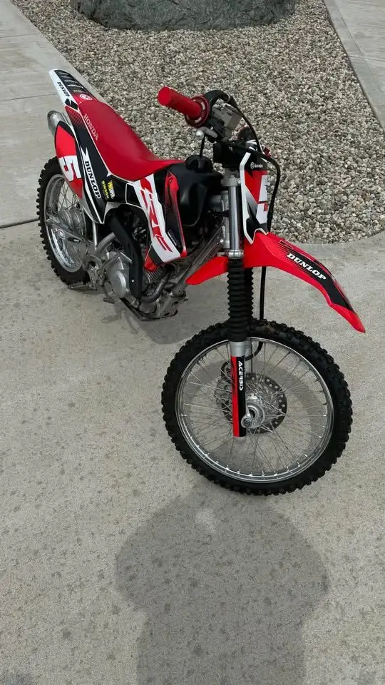  2017 HONDA CRF125F-RED! in Dirt Bikes & Motocross in Edmonton - Image 8