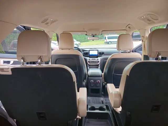 2020 Ford Explorer XLT 4WD in Cars & Trucks in Chatham-Kent - Image 57