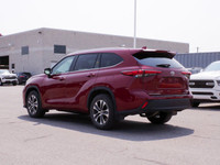 The 2022 Toyota Highlander XLE offers a refined and versatile three-row SUV option---ideal for Canad... (image 5)
