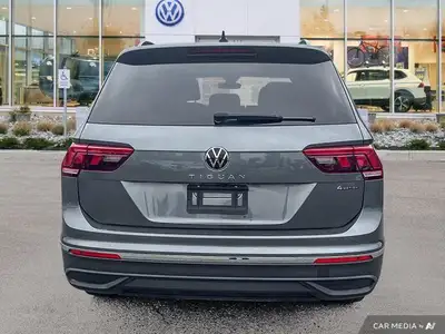 This Volkswagen Tiguan delivers a Intercooled Turbo Regular Unleaded I-4 2.0 L/121 engine powering t...