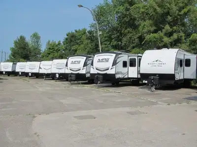 EASY FINANCING- GET YOUR BEST PRICE AND SAVE $1000'S AT TOWN AND COUNTRY RV LOCATED ON HWY # 7 EAST...