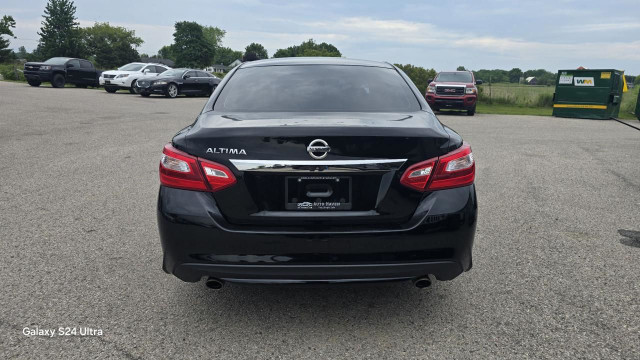 2017 Nissan Altima 2.5 in Cars & Trucks in London - Image 4