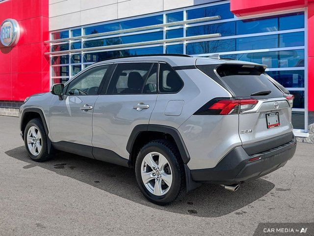 2021 Toyota RAV4 XLE | Moonroof | Apple Carplay in Cars & Trucks in Guelph - Image 4