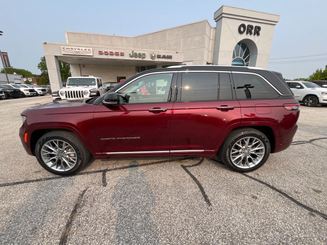 2022 Jeep Grand Cherokee Summit in Cars & Trucks in Sarnia - Image 3