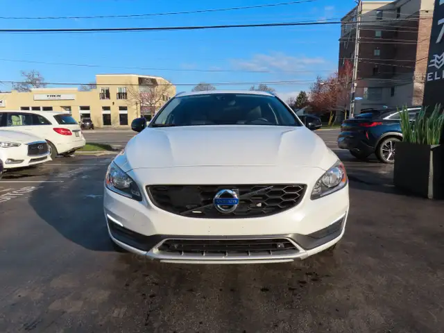 2016 Volvo V60 Cross Country T5 PREMIER PKG AWD - WAGON - LEATHE in Cars & Trucks in Oakville / Halton Region - Image 4