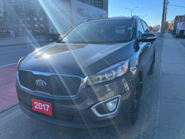 2017 Kia Sorento LX - Sunroof - Heated Seats - Backup cam in Cars & Trucks in City of Toronto - Image 3