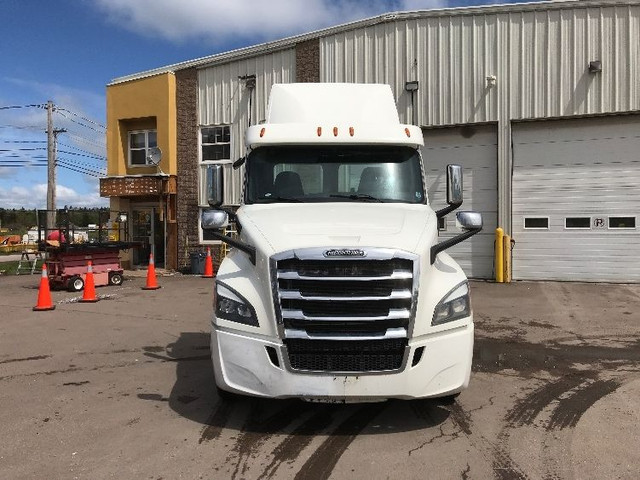2019 Freightliner T12664ST in Heavy Trucks in Moncton - Image 2