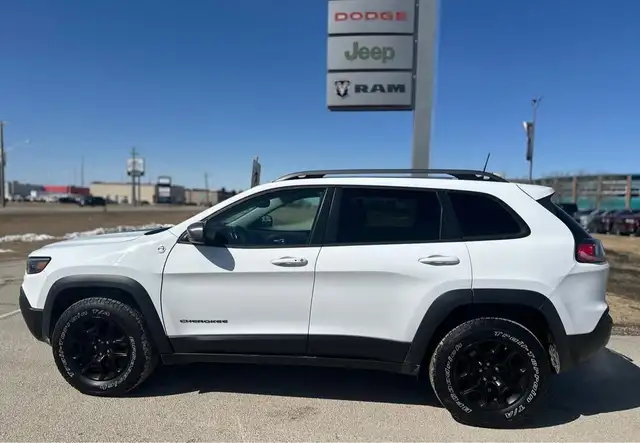 2020 Jeep Cherokee in Cars & Trucks in Winnipeg - Image 9