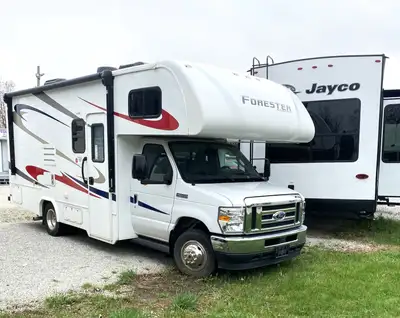 THIS UNIT IS A GAS POWERED CLASS C - FOREST RIVER, FORESTER MOTORHOME Gross vehicle weight ratio is...