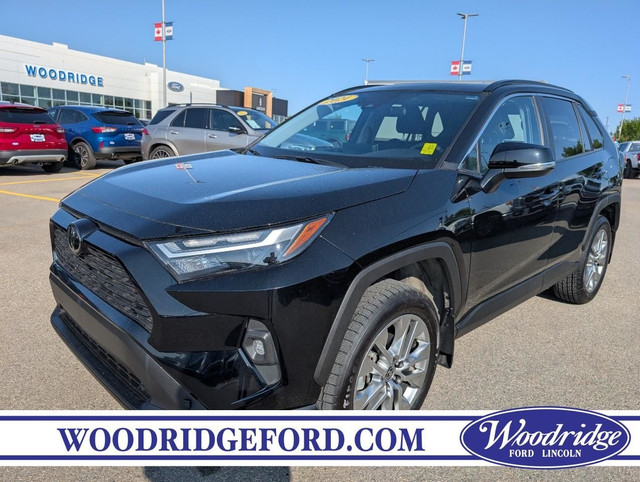 2024 Toyota RAV4 XLE 2.5L, ALL WHEEL DRIVE, NO ACCIDENTS, 2 KEYS in Cars & Trucks in Calgary