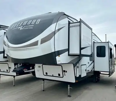 2024 Rockwood 5th wheel with a bunkroom. A nice plave for the kids to get away to. Large living area...