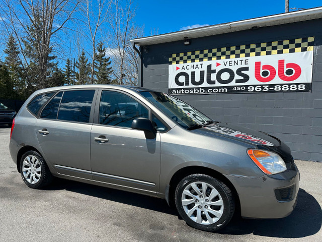 2011 Kia Rondo ( 4 CYLINDRES - 167 000 KM ) in Cars & Trucks in Laval / North Shore