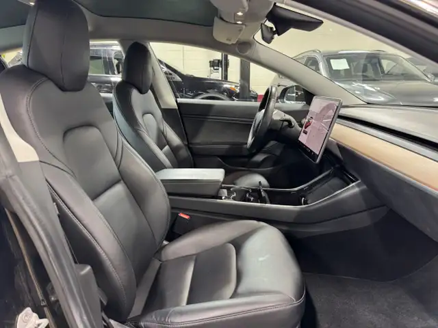 2018 Tesla Model 3 Long Range Battery AWD - BLUETOOTH - NAVI - B dans Autos et camions dans Région de Mississauga/Peel - Image 36