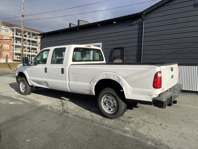 2015 Ford Super Duty F-250 4WD Crew Cab!! 8 Foot box Work unit in Cars & Trucks in Bedford - Image 4