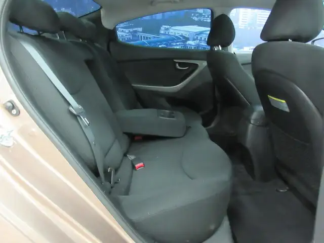HYUNDAI ELANTRA 2015 SPORT AUTOMATIQUE **77 300 KM **1 PROPRIO** in Cars & Trucks in Lévis - Image 16