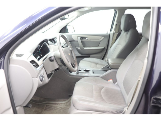 2017 Chevrolet Traverse LS, 8 PASSAGERS, CAMERA RECUL, BLUETOOTH in Cars & Trucks in Longueuil / South Shore - Image 2