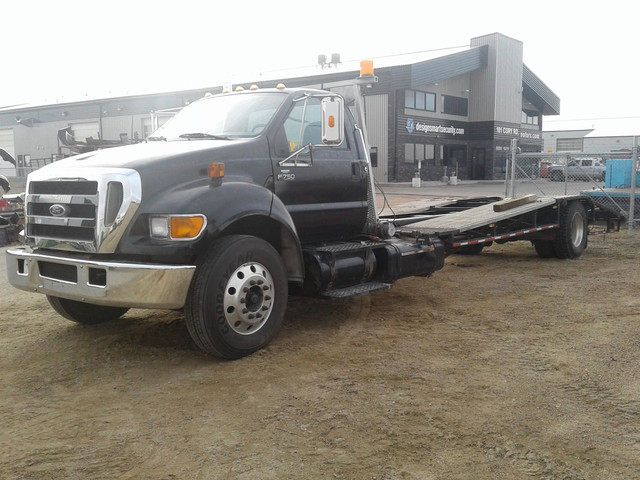 2005 Ford F750 with 28'  Car/RV Hauler Deck  (6344 org. km, 3965 in Heavy Trucks in Saskatoon - Image 4