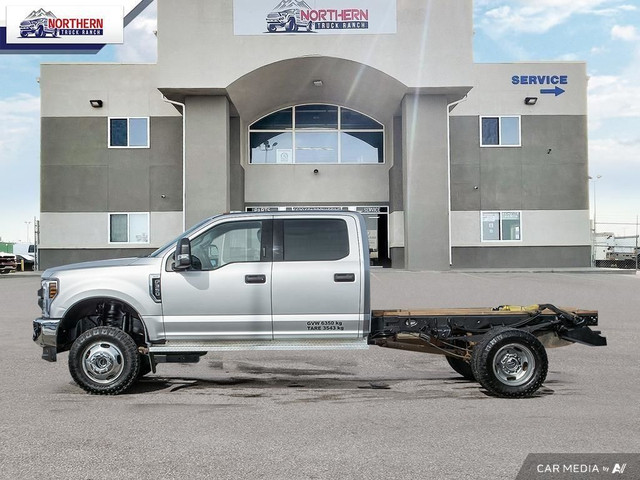 2019 Ford F-350 Chassis XLT CAB AND CHASSIS 4X4 CREW CAB in Cars & Trucks in Edmonton - Image 3
