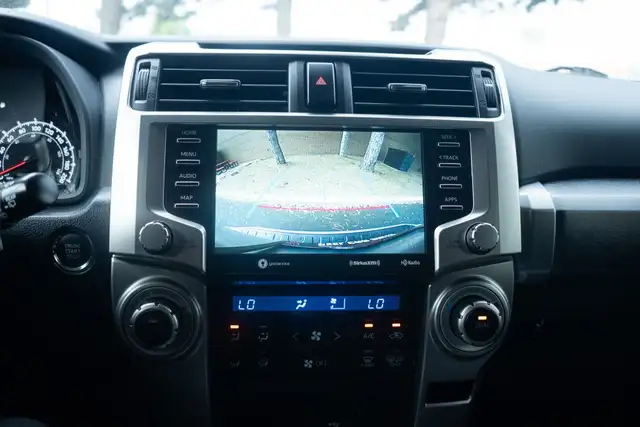 2020 Toyota 4Runner SR5 4WD, Sunroof, Alloy Wheels, Rear View Ca in Cars & Trucks in Oakville / Halton Region - Image 24