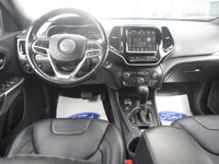 Dual climate control, Push button start, Signal mirrors, Heated seats, Air-conditioned seats, Heated... (image 8)