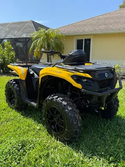APPLY NOW: https://www.ridecollective.ca/get-pre-approved The 2024 Can-Am Outlander 700 XT is a util...
