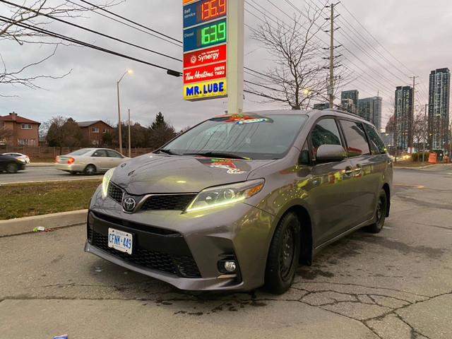 2018 TOYOTA SIENNA SE V6! ONE OWNER! LONG SERVICE RECORDS! CERTIFIED! in Cars & Trucks in Mississauga / Peel Region