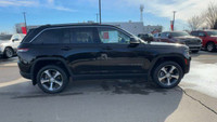 This Jeep Grand Cherokee is equipped with: Capri Leather Seats W/Perf Inserts, Remote Start System,... (image 8)