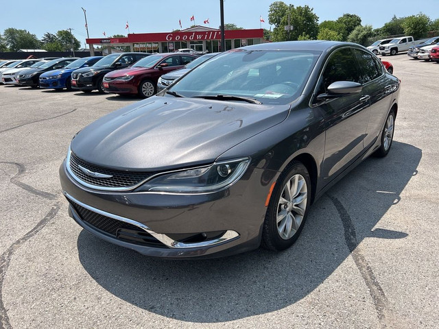  2015 Chrysler 200 C, LEATHER, SUNROOF, HEATED SEATS & WHEEL! in Cars & Trucks in London - Image 2