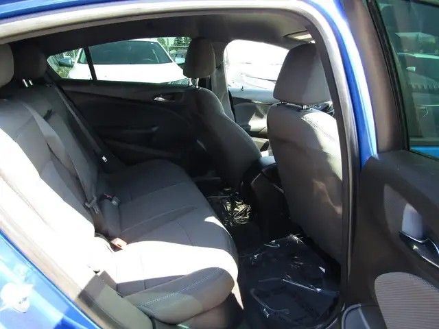 2019 Chevrolet Cruze LT HB RS PKG 1.4L TURBO B.S.A/CAM/H.SEATS/C in Cars & Trucks in Calgary - Image 19
