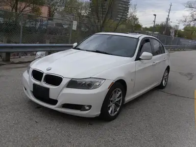 323I! RWD! LEATHER SEAT! SUNROOF! HEATED STEERING WHEEL! LOW KM! POWER WINDOWS! POWER LOCKS! CRUISE...