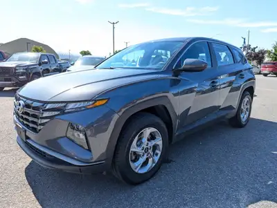 LOW KMS! AWD, APPLE CARPLAY/ANDROID AUTO, HANDSFREE BLUETOOTH, FORWARD COLLISION WARNING, LANE KEEP...