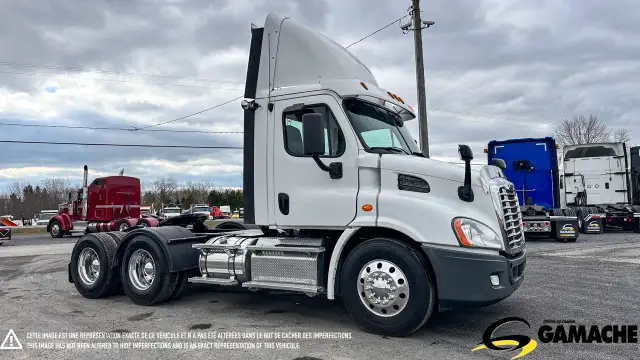 2015 FREIGHTLINER CASCADIA DAY CAB in Heavy Trucks in Chilliwack - Image 5