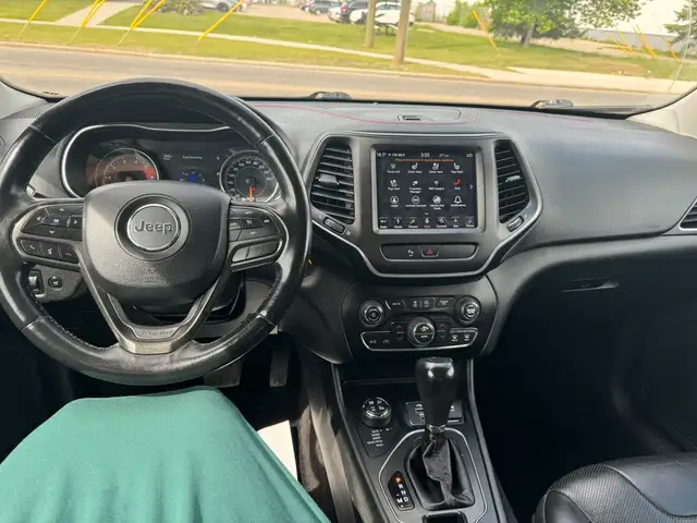 2019 Jeep Cherokee Trailhawk 3.2L 4WD in Cars & Trucks in Calgary - Image 10