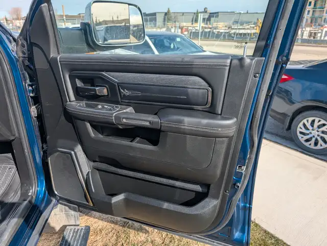 2022 RAM 3500 Limited *PRICE REDUCED* 6.7L, NAVIGATION, FLAT... in Cars & Trucks in Calgary - Image 9