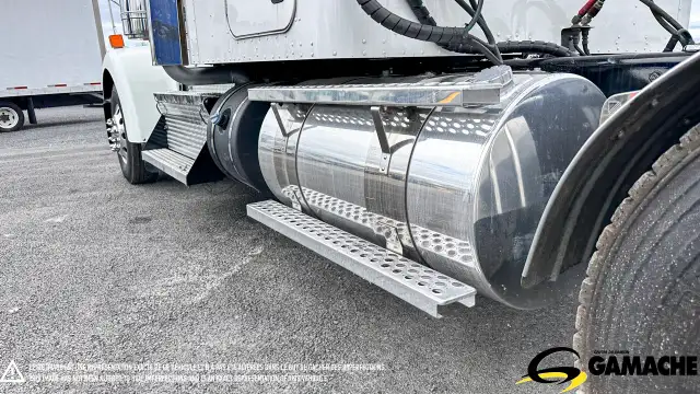 2020 KENWORTH W900L HIGHWAY / SLEEPER TRUCK / TRACTOR in Heavy Trucks in Chilliwack - Image 16