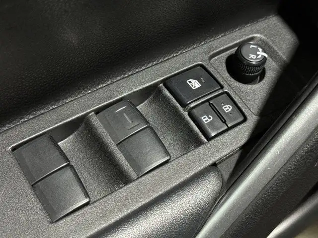 2022 Toyota Corolla Cross LE | One Owner | Heated Seats | dans Autos et camions dans Ville d’Edmonton - Image 15