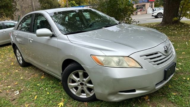 2009 Toyota Camry LE in Cars & Trucks in Oakville / Halton Region - Image 2