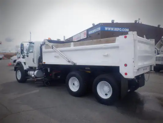 2016 International 7400 Diesel Dump Truck With Air Brakes in Heavy Trucks in Winnipeg - Image 8