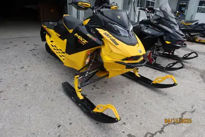 USED 2024 Ski-doo MX-Z X-RS 850 E-TEC Turbo R Competition Pkg.in neo yellow/black. This Ultimate Tra...