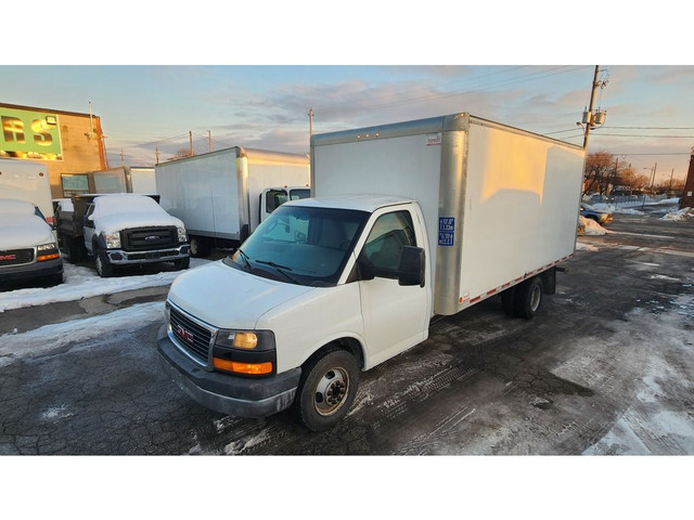 2016 GMC Savana G3500 - 16Ft Box - 6.0L V8 Gasoline + Ramp in Cars & Trucks in City of Toronto - Image 2