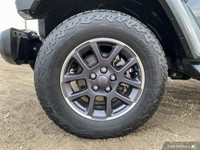 Only 40,600 Miles! This Jeep Gladiator delivers a Regular Unleaded V-6 3.6 L/220 engine powering thi... (image 8)