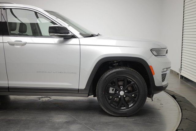 2023 Jeep Grand Cherokee Limited in Cars & Trucks in Calgary - Image 3