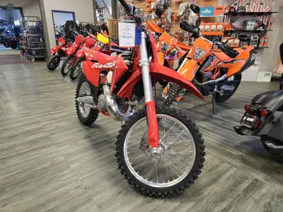2024 GASGAS EX 250Ride wide open! As the lightest bike in our cross country line-up, the EX 250 make...